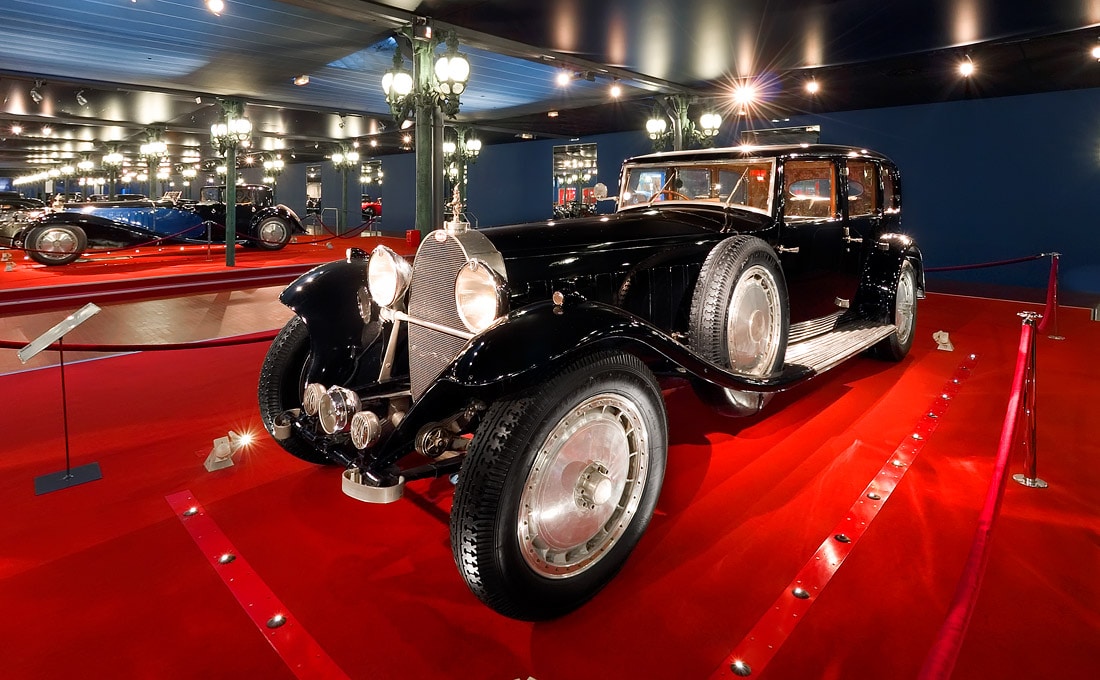 Thumbnail link to the panorama of the Bugatti exhibit at Cité de l'Automobile